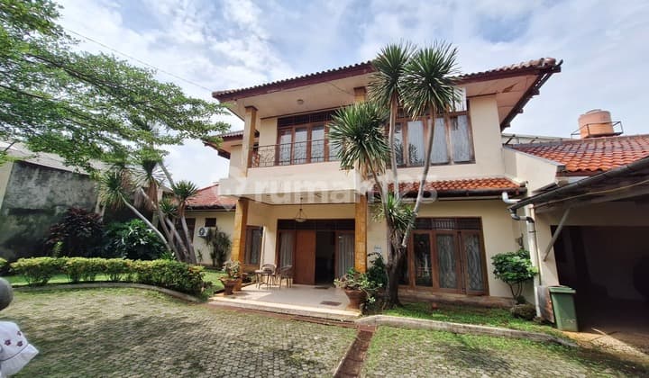 Hunian Istimewa di Atas Lahan Seluas 1.761 M² dan Memiliki 10 Kamar Tidur di Tanah Baru Depok