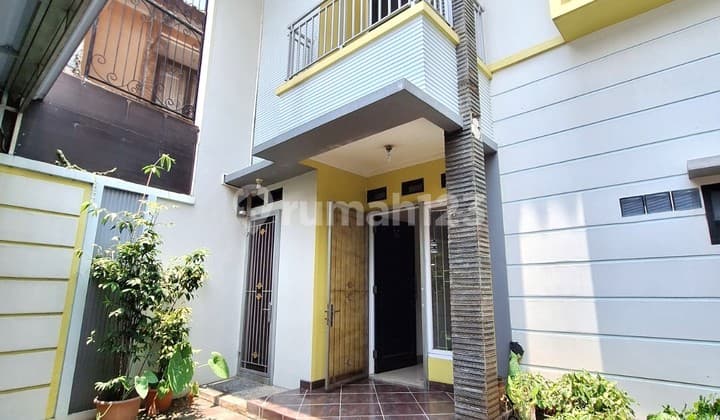 Rumah 2 Lantai Siap Huni Harga Termurah Dekat Pejaten Village