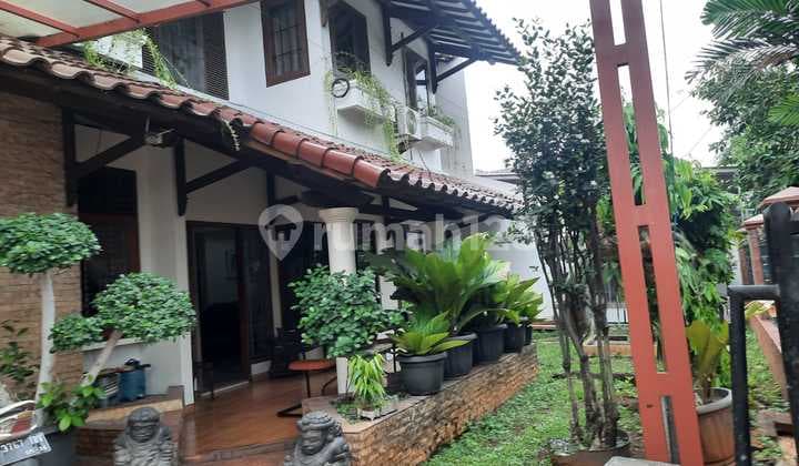Rumah 2 Lantai dengan 4+2 Kamar Tidur – Lengkap & Semi Furnished!