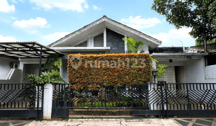 Rumah Rapi Siap Huni di Cinere, Tanah Luas 240 M² Dekat Pintu Tol