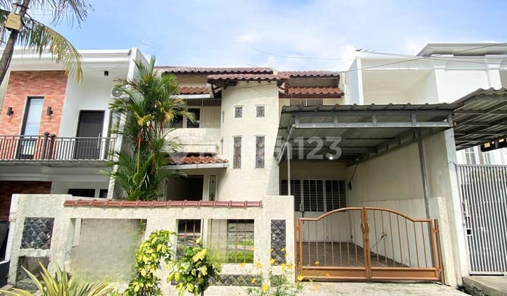 Rumah Minimalis di Komplek Cinere Halaman Belakang 2 Lantai