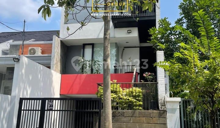 Bebas Banjir, Rumah, 3 Lantai, SHM, Dekat Akses Transjakarta