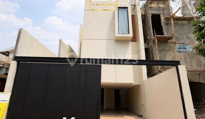 Bebas Banjir, Rumah, 3 Lantai, SHM, Full Furnished
