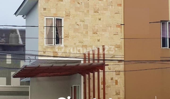 Dekat Akses Tol, Rumah, 2 Lantai, SHM, Bebas Banjir