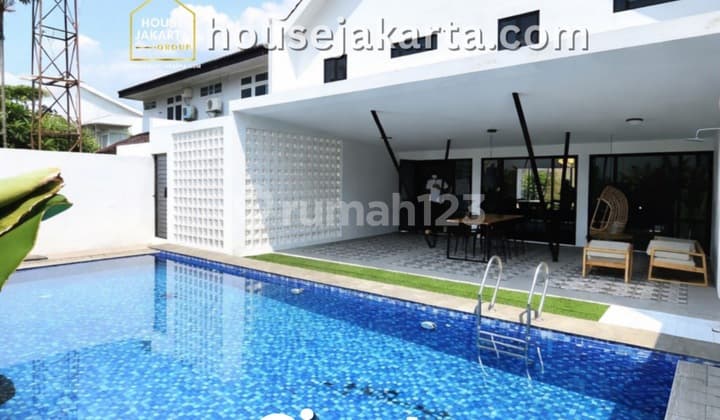 Bebas Banjir, Rumah, 2 Lantai, SHM, Dekat Pusat Perbelanjaan