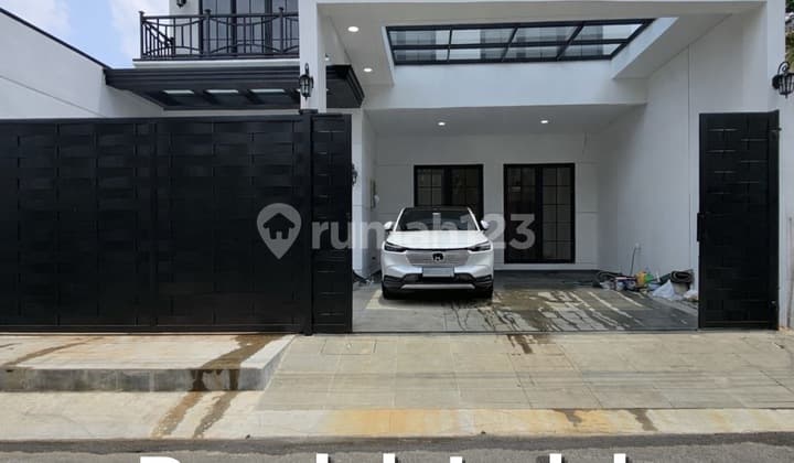 Rumah, 2 Lantai, SHM, Dekat Sekolah Internasional, Bebas Banjir