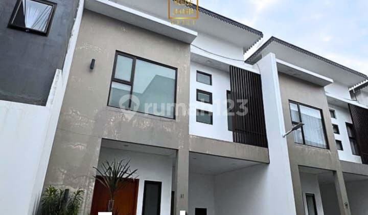 Bebas Banjir, Rumah, 2 Lantai, SHM, Siap Huni