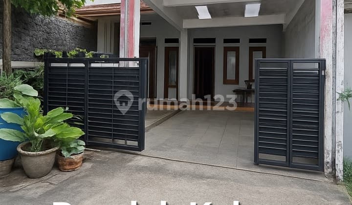 Bebas Banjir, Rumah, 2 Lantai, SHM, Dekat Akses Tol