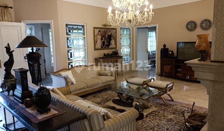 Rumah Mewah 2 Lantai Carport Luas Di Jalan Raya Lembang