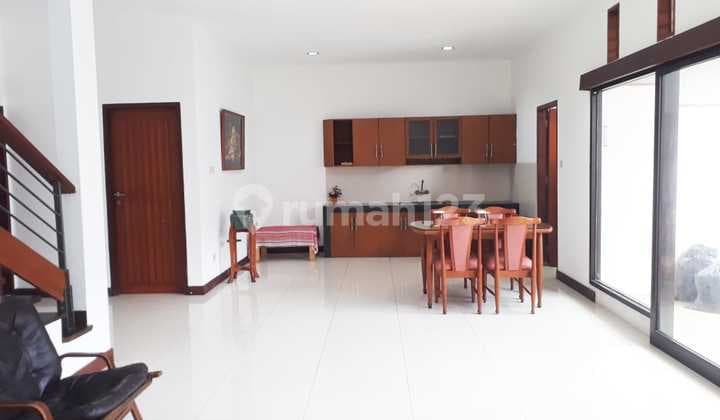 Rumah 2 Lantai Ada Kamar Pembantu Area Setra Duta Bandung