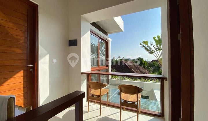 Dijual Vila Mewah Jalan Kaki Pantai Batubelig Seminyak Harga Nego