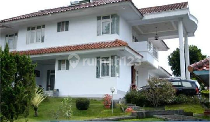 Rumah Villa Mewah Graha Rahayu di Puncak, Free Swimming Pool