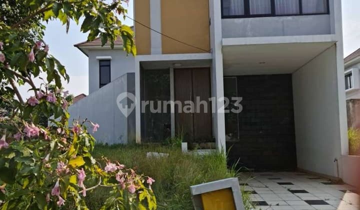 Rumah Cluster Minimalis Luas 200 meter SHM dekat Sekolah Pelita Harapan ada Taman di depan dan belakang rumah Lippo Cikarang, Cikarang