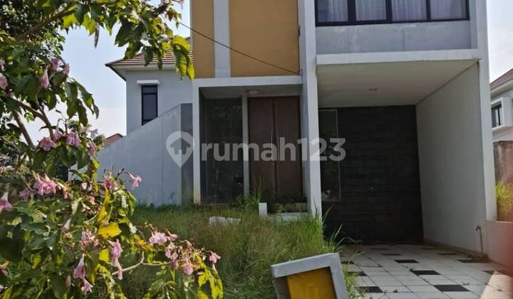 Rumah Cluster Minimalis Luas 200 meter SHM dekat Sekolah Pelita Harapan ada Taman di depan dan belakang rumah Lippo Cikarang, Cikarang