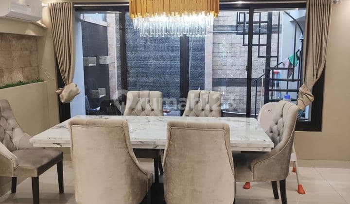 Rumah Minimalis 2,5Lantai Luas 200M2 Lokasi Strategis di Tanjung Duren Jakarta Barat