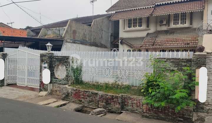 Rumah Bebas Banjir 2 Lantai Akses 3 Mobil Murah Luas 400 Meter di Jalan Raya Pisangan ,Matraman Jakarta Timur