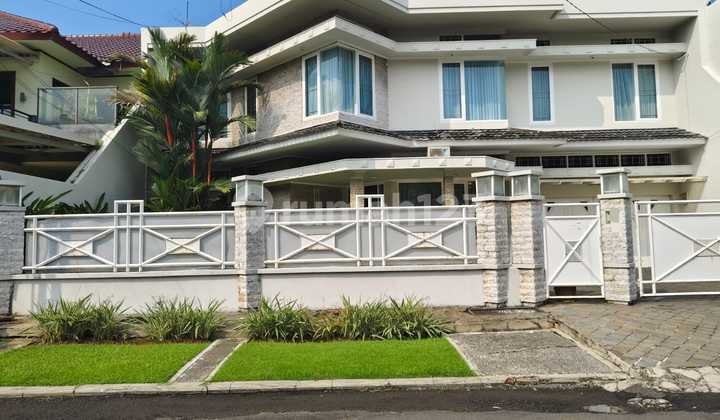 Turun Harga Rumah 2 lantai Siap Huni Luas 400 meter dekat pusat kuliner di kawasan hunian nyaman di Cempaka Putih, Jakarta Pusat
