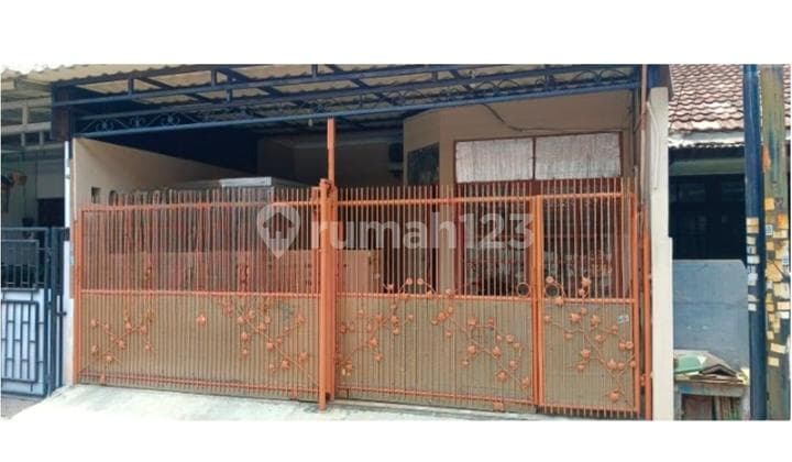 Rumah 2 Lantai SHM Luas 100 Meter Cocok untuk Usaha di Komplek Perumahan Cengkareng Jakarta Barat