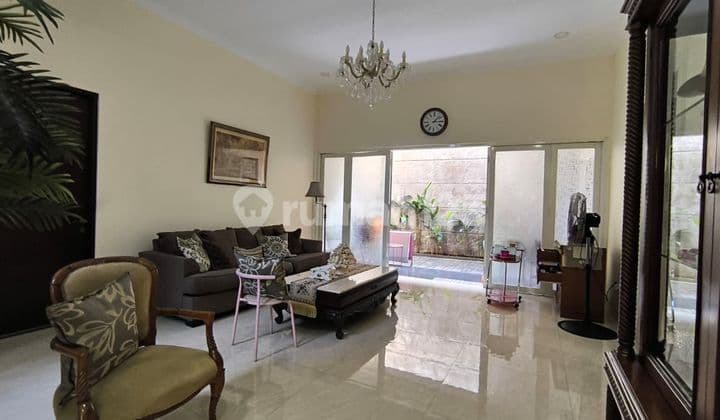 Rumah 216 Meter 2,5 Lantai Bagus dan Nyaman Asri Ada Balkon Taman SHM di Perumahan Kemang Pratama Bekasi