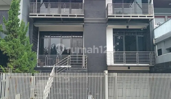 Rumah Siap Huni Setra Ria Pasteur Strategis Lingkungan Aman Nyaman