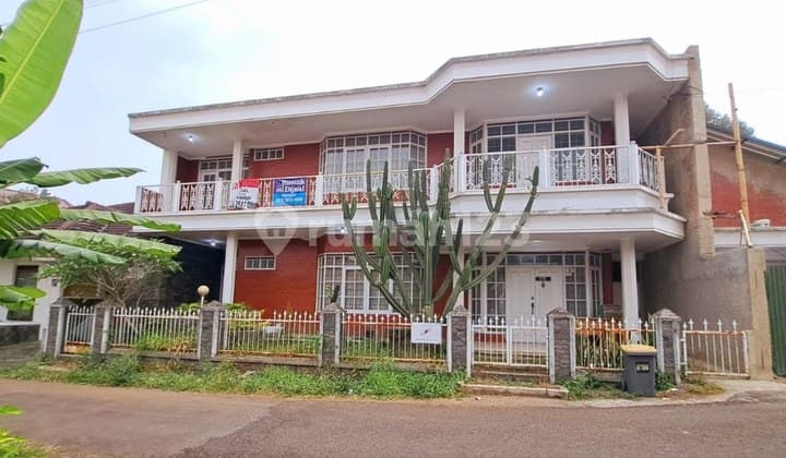 Rumah strategis ciumbuleuit sangat murah jual hitung tanah saja