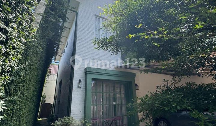 Rumah Lux Bangunan Baru Turangga Strategis Lokasi Premium