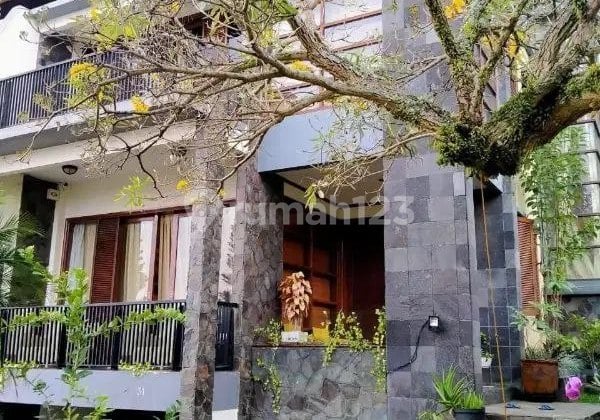 Rumah cantik siap huni dago resort lingkungan aman nyaman