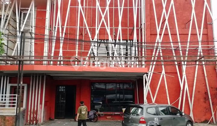 RUKO LUAS LUAS DIAPIT RESTORAN INTERNASIONAL DI JALAN KALIURANG SLEMAN YOGYA