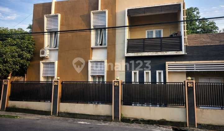 Dijual Rumah 2 Lantai + Kios Tepi Jalan Besar Purwomartani Kalasan Sleman