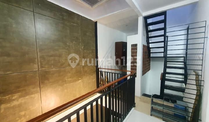 Rumah Bagus dan Cantik 3 Lantai di Sektor 9-Bintaro SHM - Sertifikat Hak Milik
