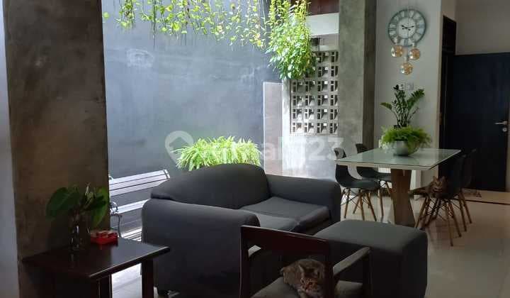 Rumah Hook Bagus dan Siap Huni, sudah SHM di Bintaro Sektor 9