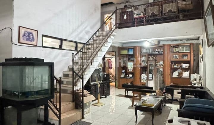 Nice 2-story house, close to everywhere and already has SHM in East Jakarta.