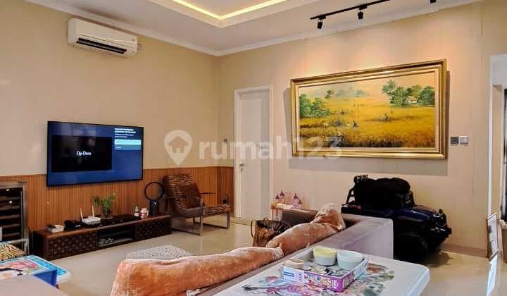 Rumah Hoek, Bagus dan Strategis Dekat Kemana Saja, Sudah SHM di Bintaro