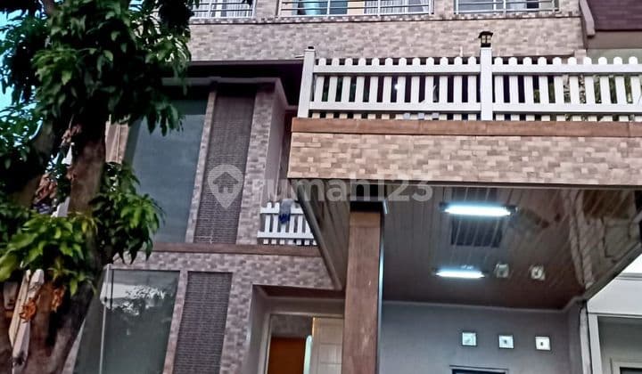 Rumah 3 Lantai di Bukit Serpong Mas , Siap Huni, Lokasi Strategis