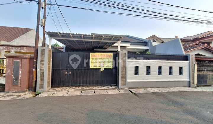 Di Sewakan Rumah/Kantor/Resto/Mess/Gudang 2 lantai Strategis Dekat Jalan Raya Jatiwaringin