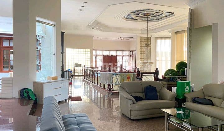 Dijual Rumah Terawat Terletak Di Kawasan Surabaya Pusat Bangunan 2.5 Lantai