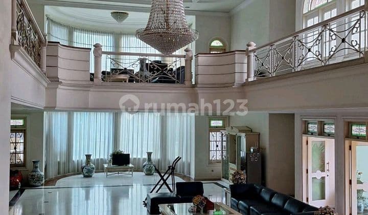 Rumah Mewah Design American Classic Style. Lokasi Strategis Hanya 1 Menit ke Ciputra World Surabaya