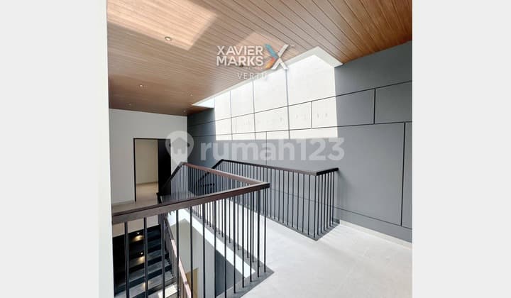 Rumah Mewah Minimalis di Citraland, Surabaya