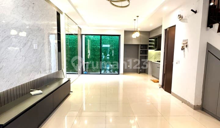 Di Jual Cepat Rumah Cantik di Bsd - 9882Et