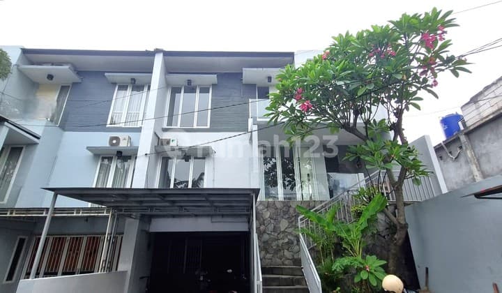 Dijual Rumah Luas Siap Huni di Cilandak - 9659Et