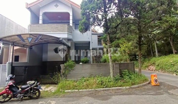 Dijual Cepat Rumah Hoek Dalam Komplek Setraduta Dibawah Harga Pasar