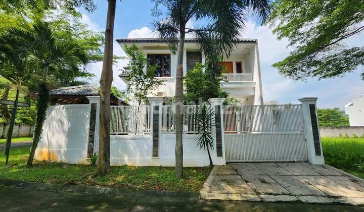 Corner House Position Best Mountain View in Sentul City