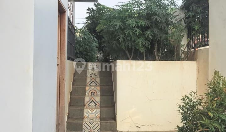 Rumah Hoek 2 Lantai Radio Dalam Jak Sel Semi Furnished Siap Huni