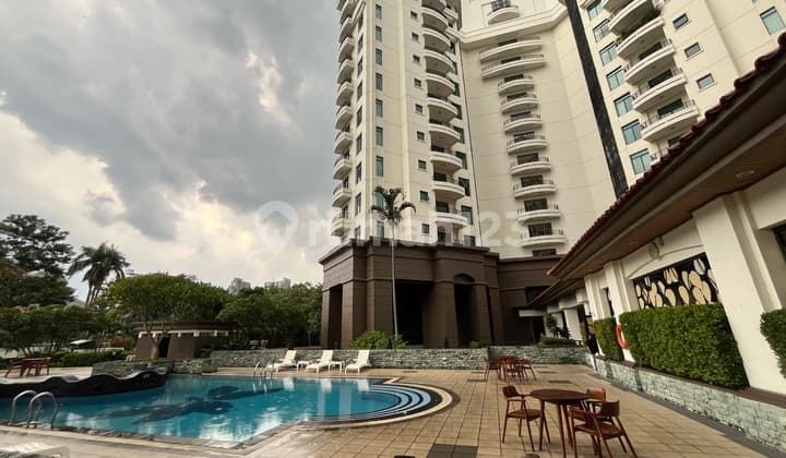 Condominium Offers 3 Views at Once, Just a Step Away from Pakuwon Mall, Located in Surabaya's Elite Area
