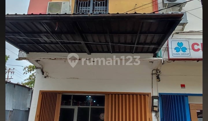 For rent. strategic shop house.