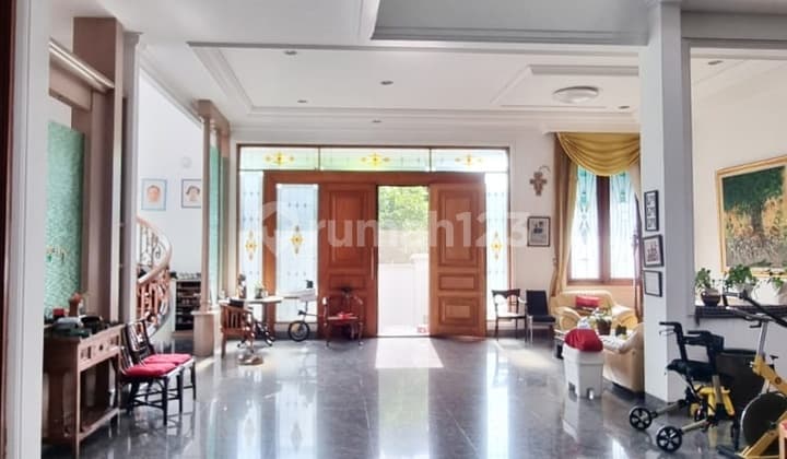 Rumah Hoek 3 Lanatai di Permata Buana Jakarta Barat