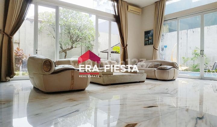 Luxury House in Puri Botanical