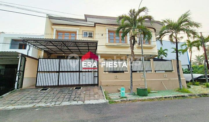 Puri Indah Blok K, Hadap Timur