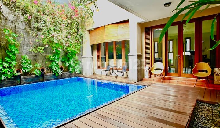 Mega Kebon Jeruk Rumah Mewah 3 Lantai Siap Huni