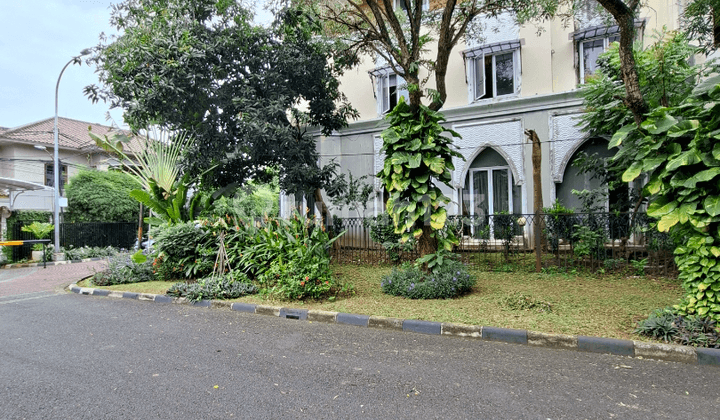 Rumah Dalam Perumahan Area Kebayoran Lama Dekat Pondok Indah